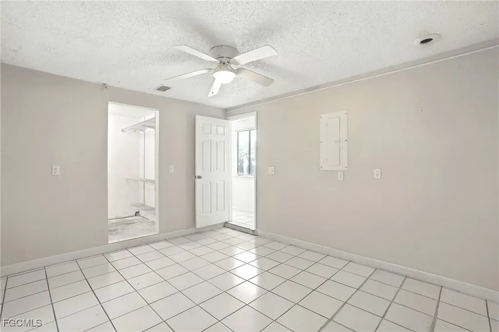 1222 NE 14th Place Cape Coral FL 33909