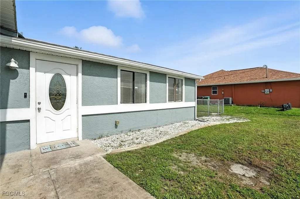 1222 NE 14th Place Cape Coral FL 33909