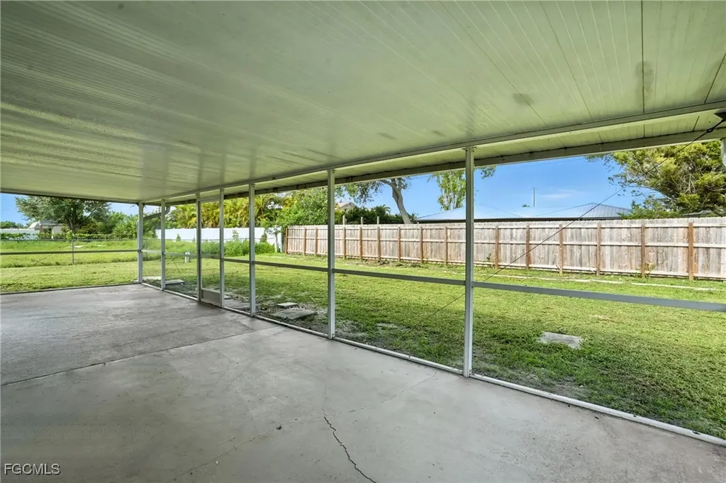 1222 NE 14th Place Cape Coral FL 33909