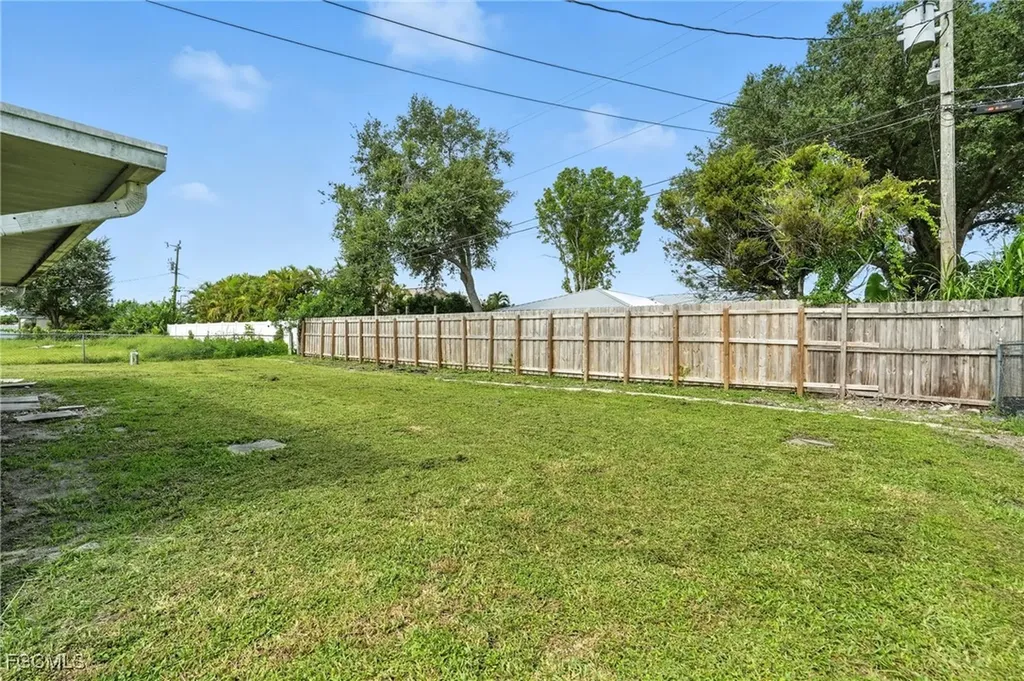 1222 NE 14th Place Cape Coral FL 33909