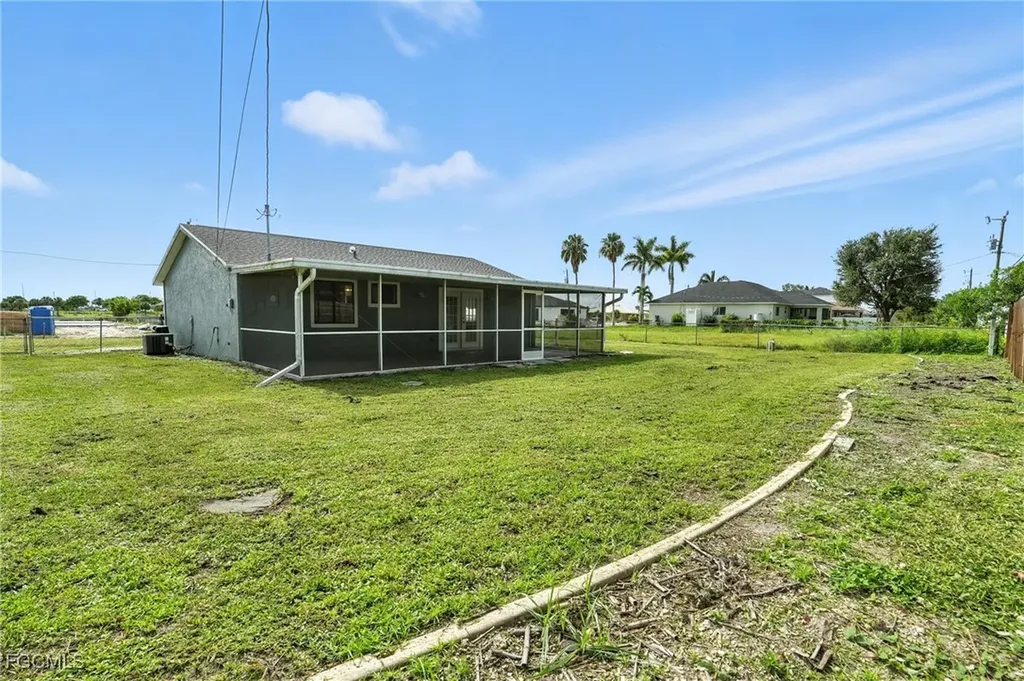1222 NE 14th Place Cape Coral FL 33909