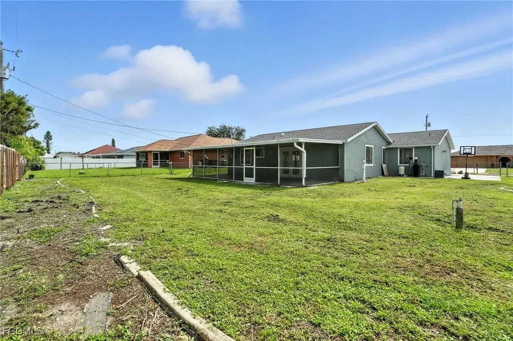 1222 NE 14th Place Cape Coral FL 33909