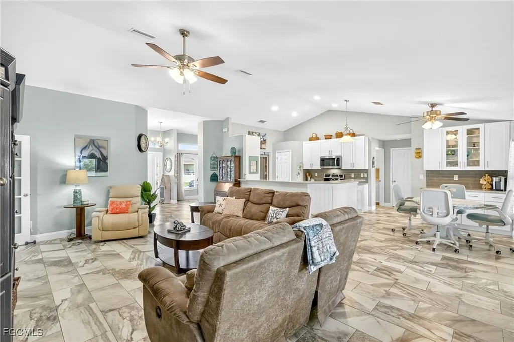 1927 NE 18th Avenue Cape Coral FL 33909