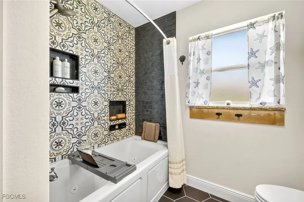 1927 NE 18th Avenue Cape Coral FL 33909