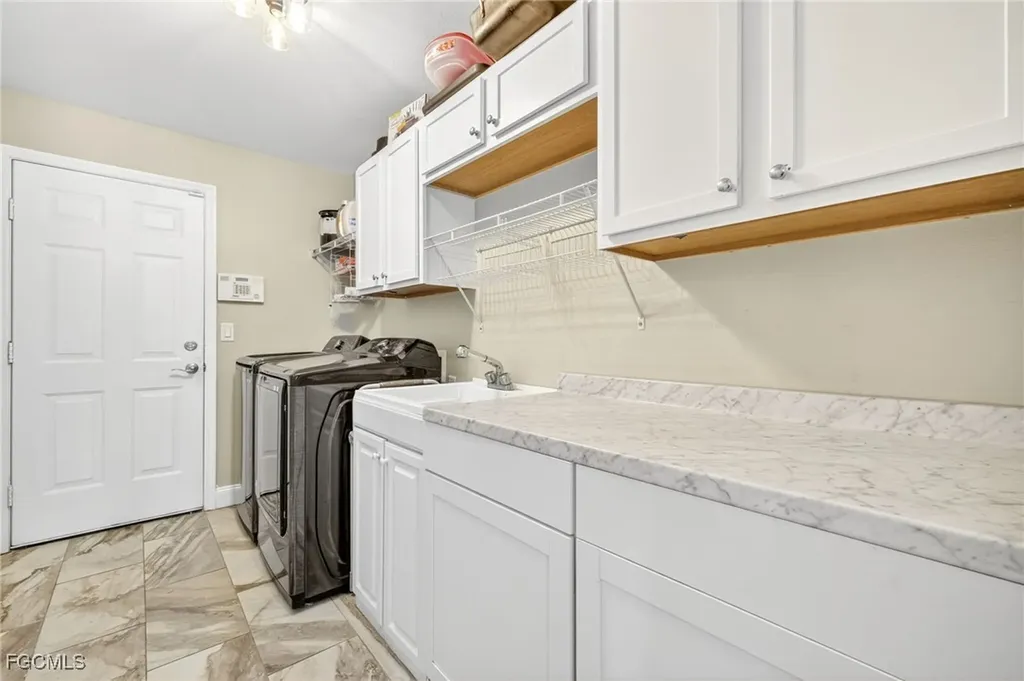 1927 NE 18th Avenue Cape Coral FL 33909