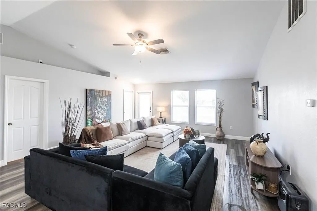 3909 NE 16th Avenue Cape Coral FL 33909