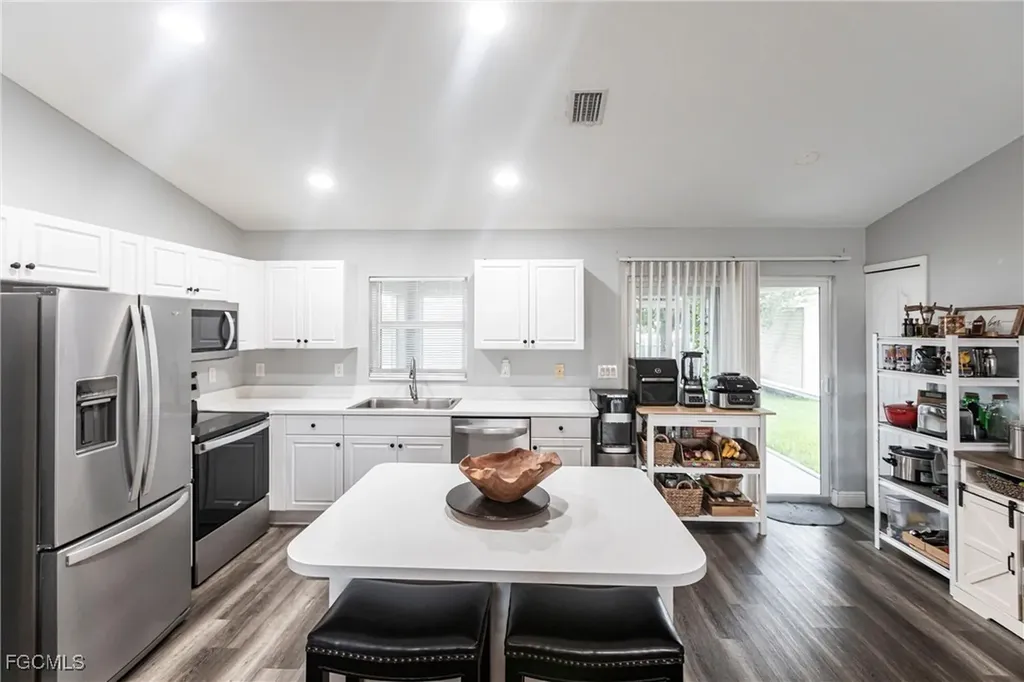 3909 NE 16th Avenue Cape Coral FL 33909