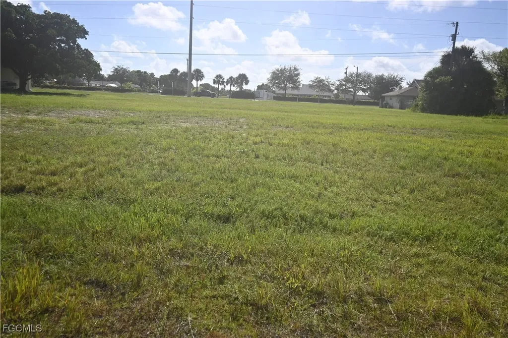 1937 SW Santa Barbara Place Cape Coral FL 33991