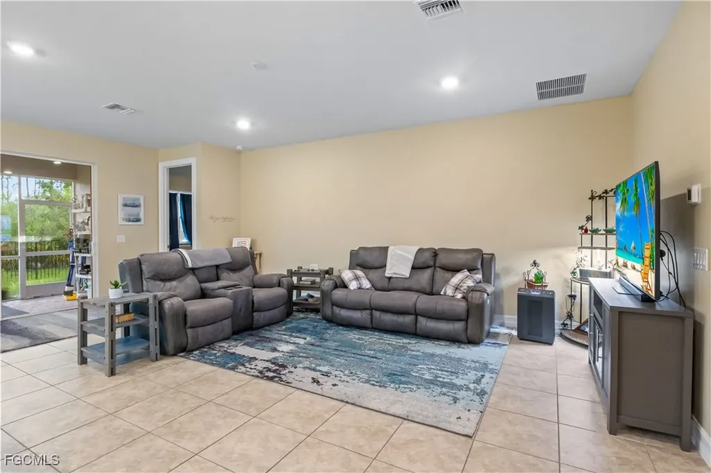 3249 Baravaldo Circle Cape Coral FL 33909