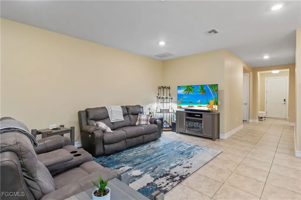 3249 Baravaldo Circle Cape Coral FL 33909