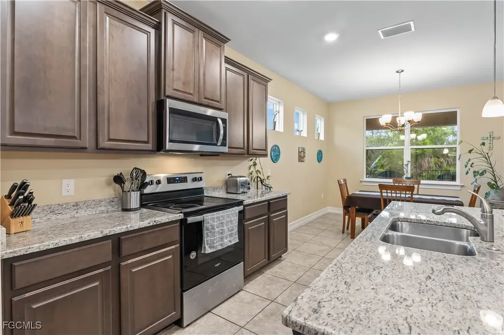 3249 Baravaldo Circle Cape Coral FL 33909