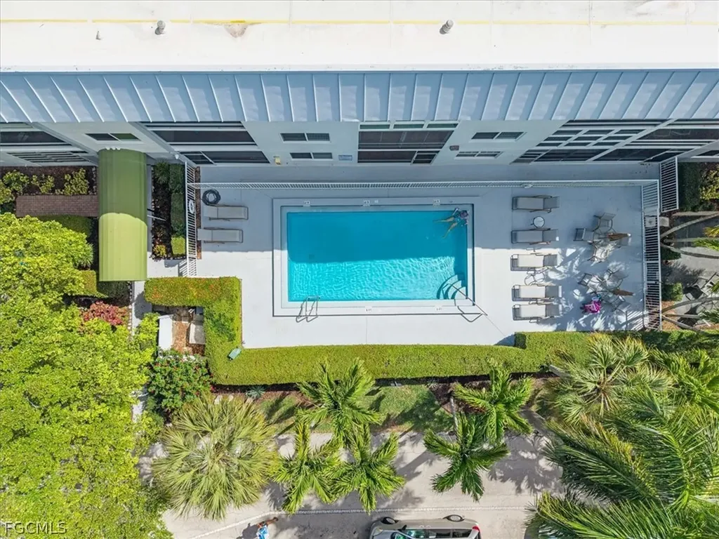 72 7th Street S Naples FL 34102