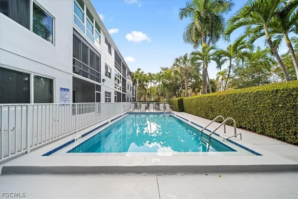 72 7th Street S Naples FL 34102