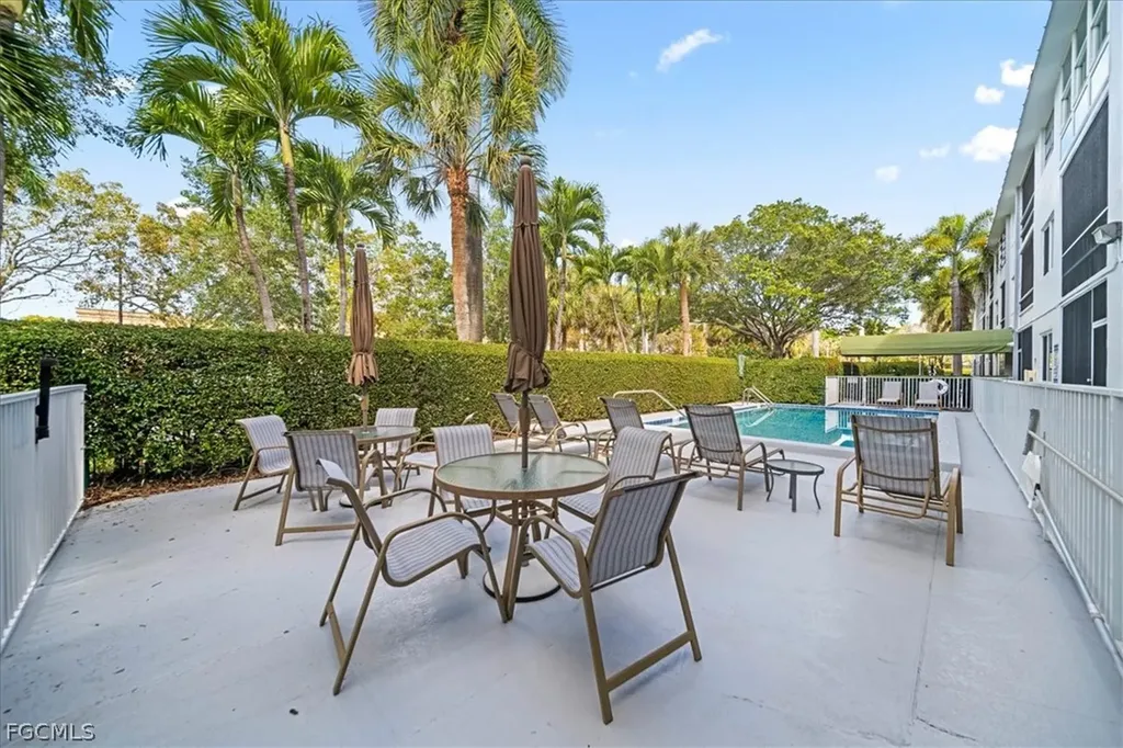 72 7th Street S Naples FL 34102
