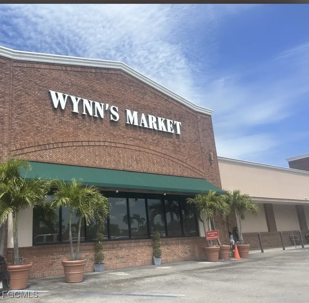 72 7th Street S Naples FL 34102