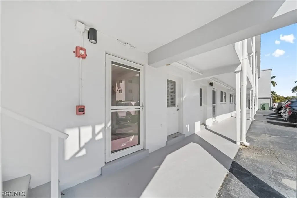 72 7th Street S Naples FL 34102