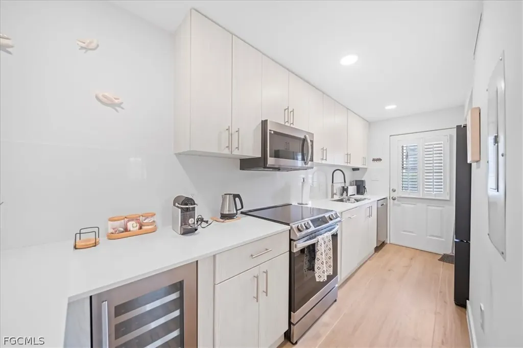72 7th Street S Naples FL 34102