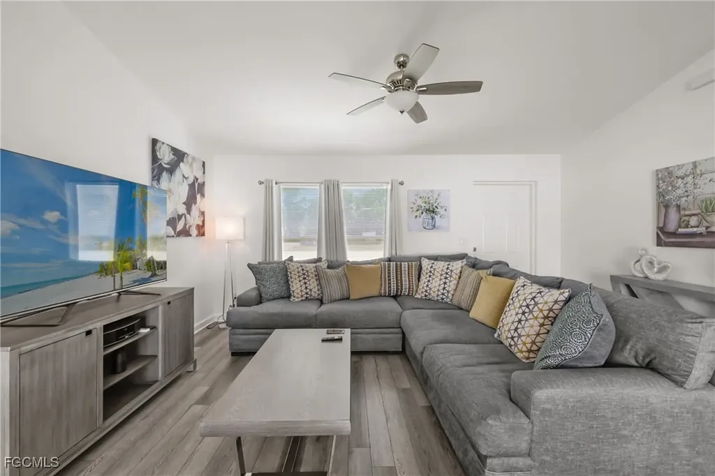 2620 NE 7th Place Cape Coral FL 33909