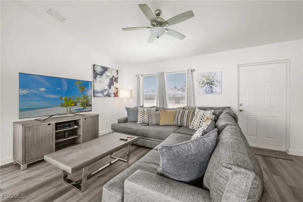 2620 NE 7th Place Cape Coral FL 33909