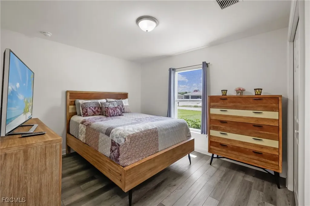 2620 NE 7th Place Cape Coral FL 33909