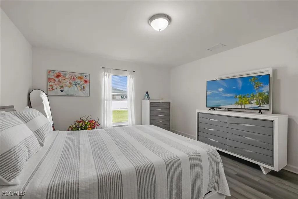 2620 NE 7th Place Cape Coral FL 33909