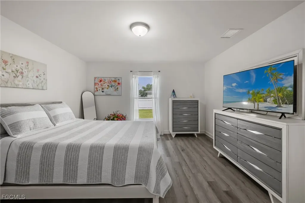 2620 NE 7th Place Cape Coral FL 33909