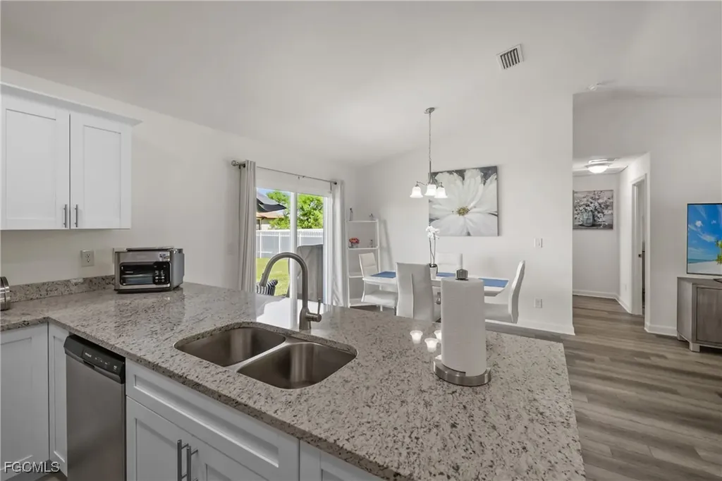 2620 NE 7th Place Cape Coral FL 33909