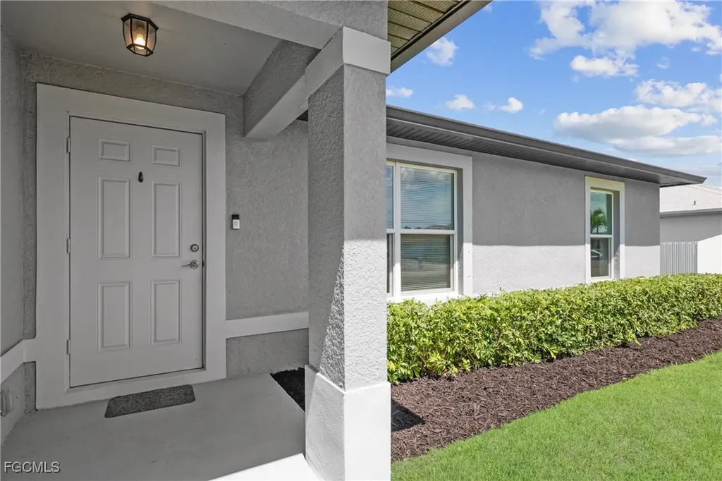 2620 NE 7th Place Cape Coral FL 33909
