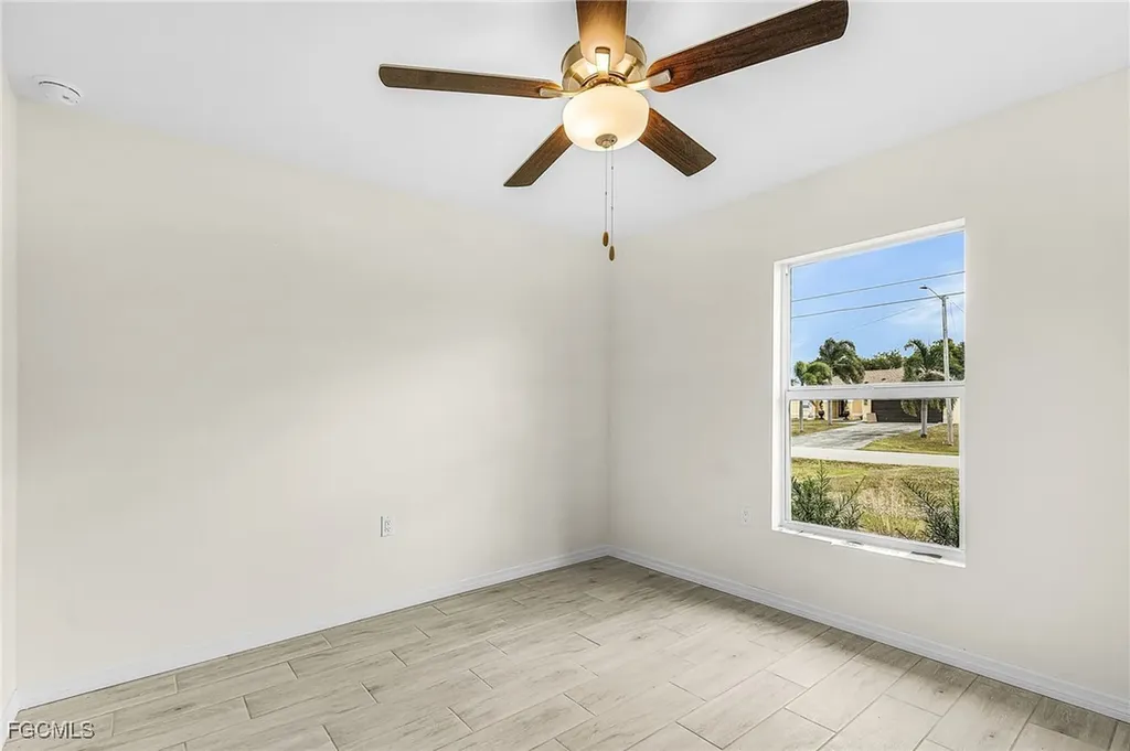 3916 NE 9th Place Cape Coral FL 33909