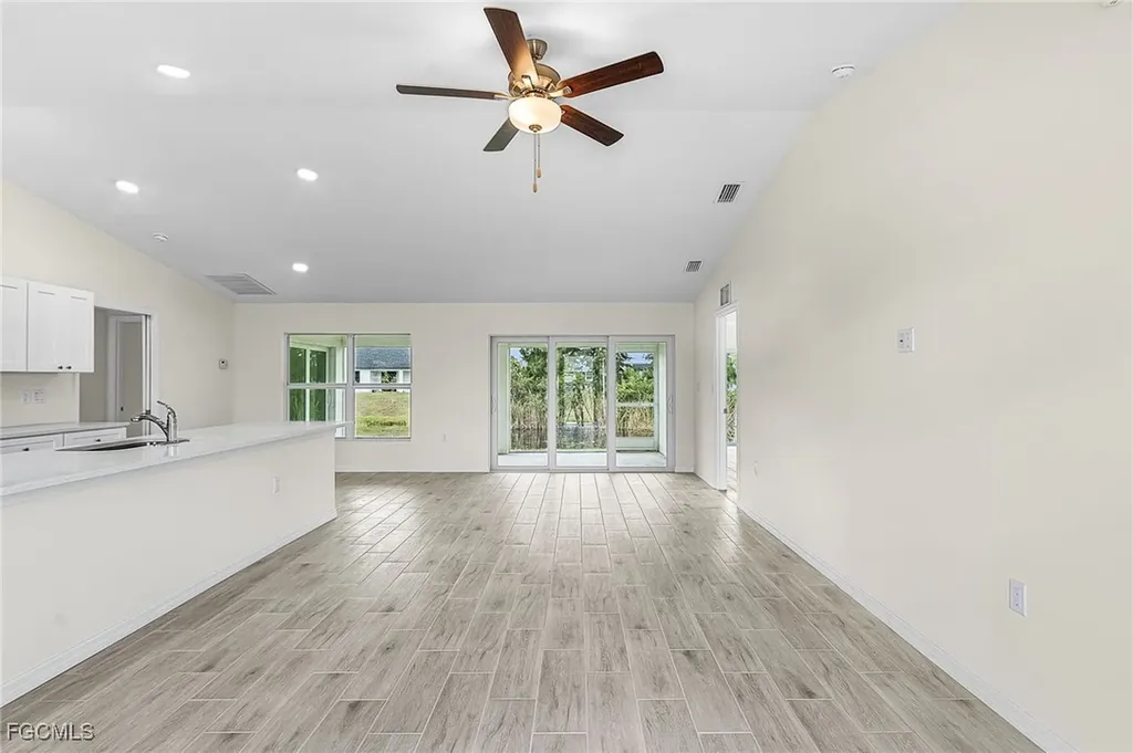 3916 NE 9th Place Cape Coral FL 33909