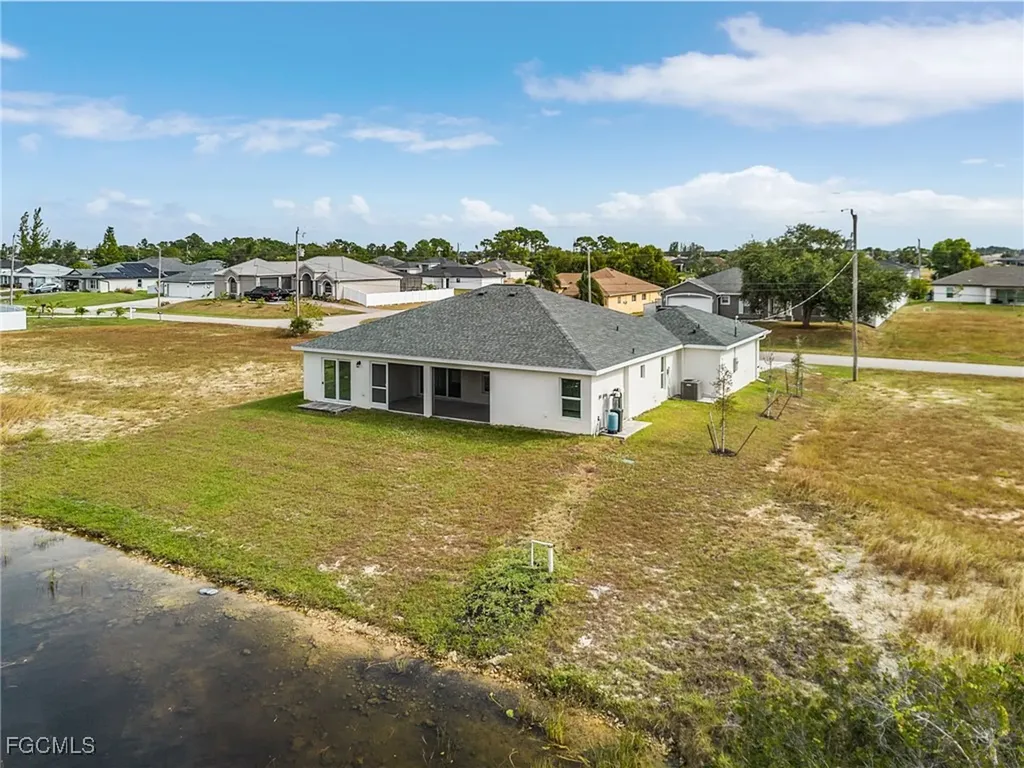 3916 NE 9th Place Cape Coral FL 33909