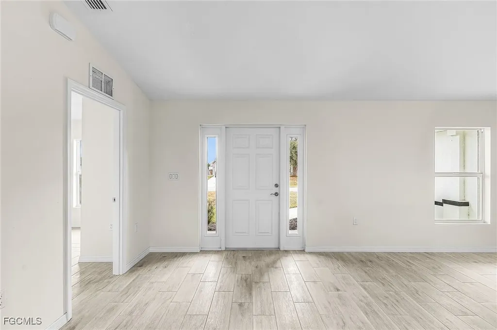 3916 NE 9th Place Cape Coral FL 33909