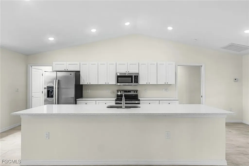 3916 NE 9th Place Cape Coral FL 33909