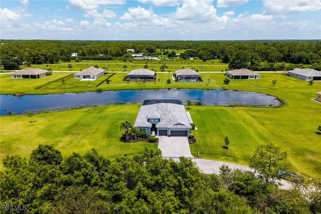 17190 Serengeti Circle Alva FL 33920