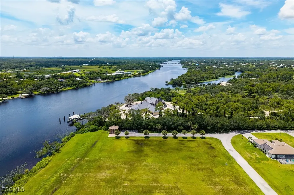 17190 Serengeti Circle Alva FL 33920