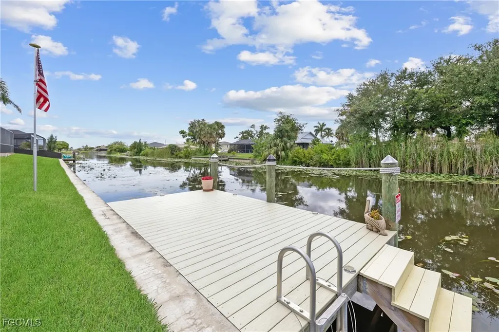 1108 SW 11th Place Cape Coral FL 33991