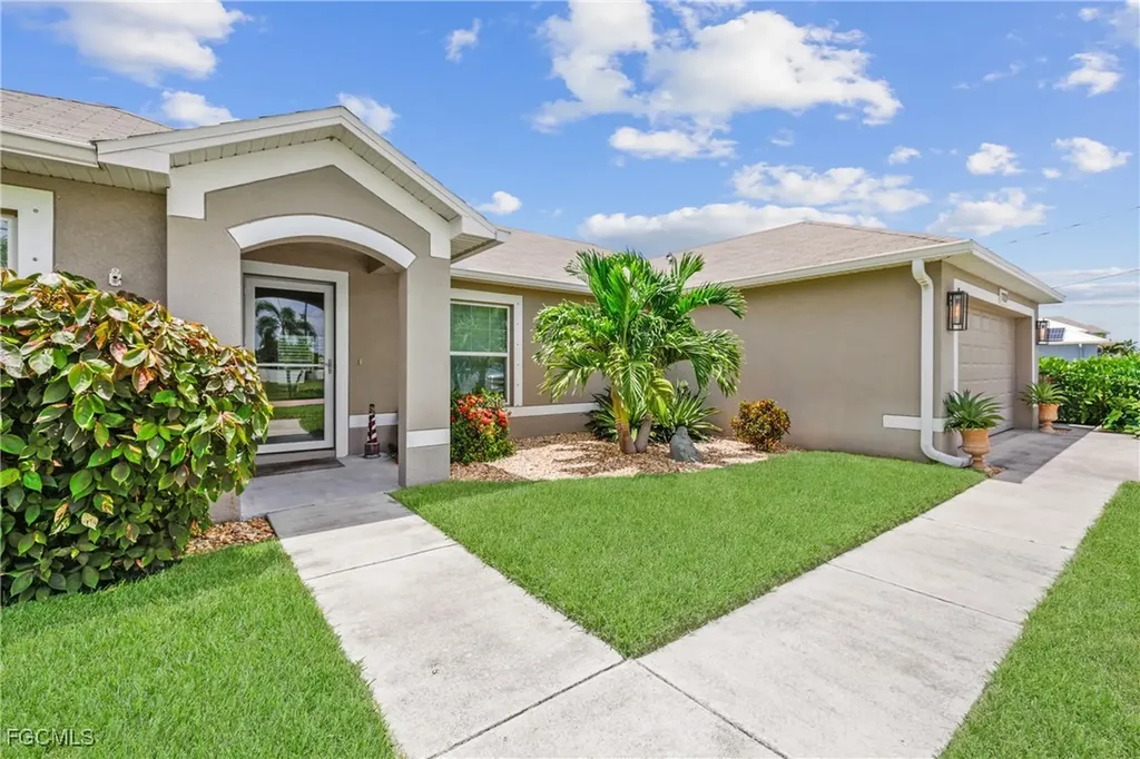 1108 SW 11th Place Cape Coral FL 33991