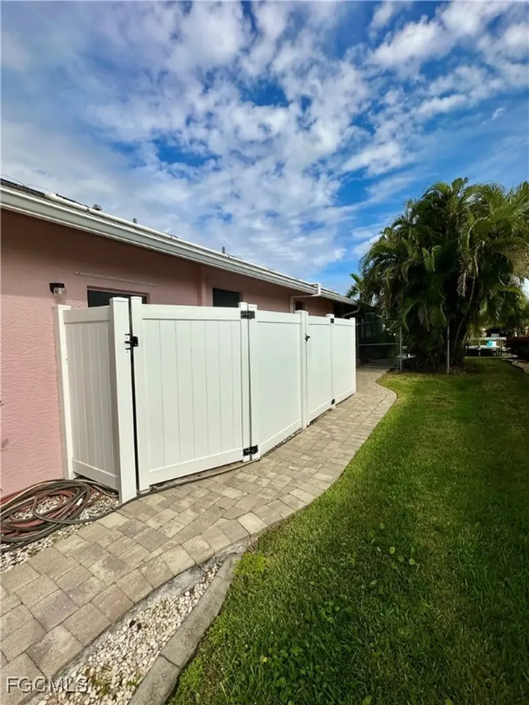 4101 SW 28th Place Cape Coral FL 33914
