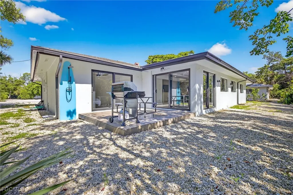 1105 Skiff Place Sanibel FL 33957