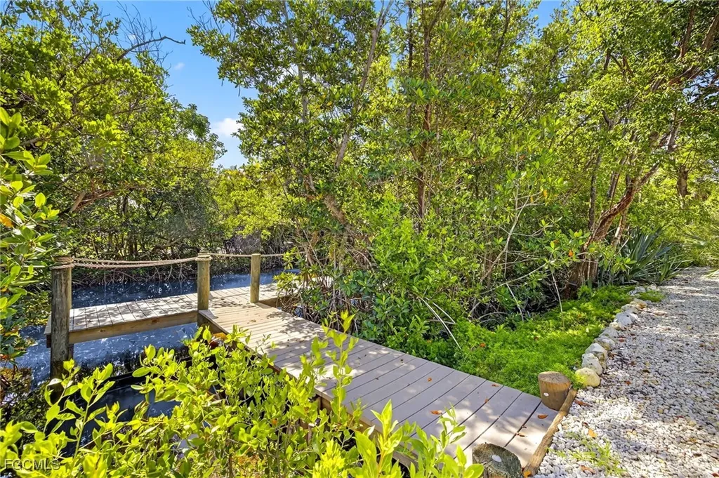 1105 Skiff Place Sanibel FL 33957
