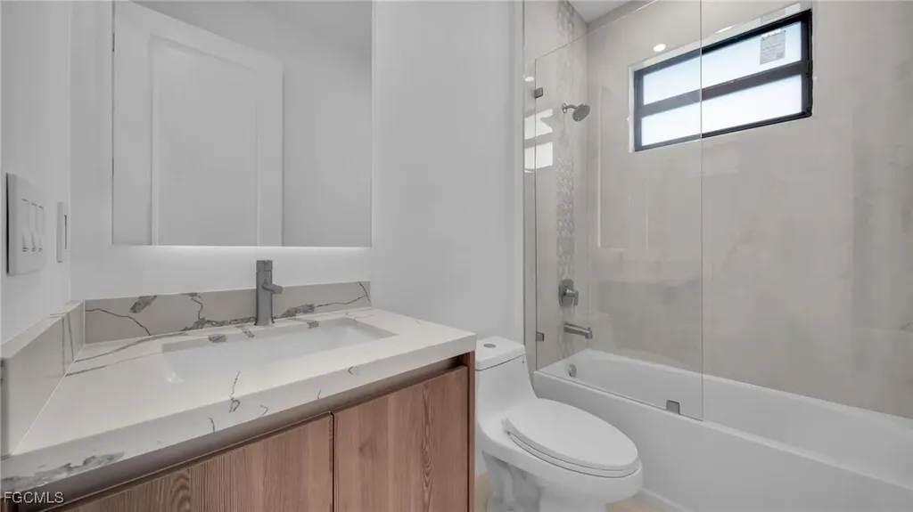 1713 NW 2nd Street Cape Coral FL 33993