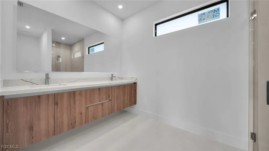 1713 NW 2nd Street Cape Coral FL 33993