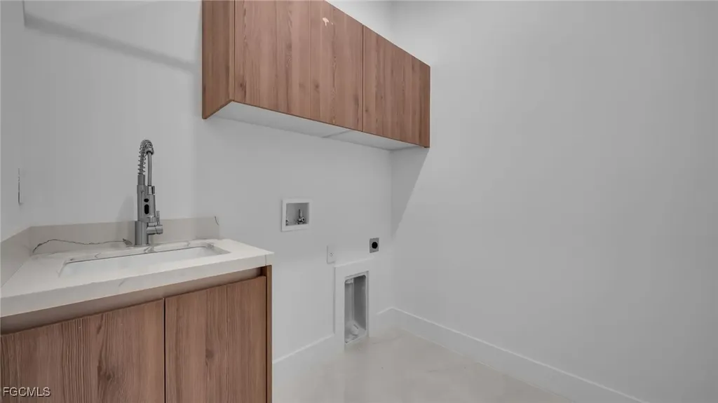 1713 NW 2nd Street Cape Coral FL 33993