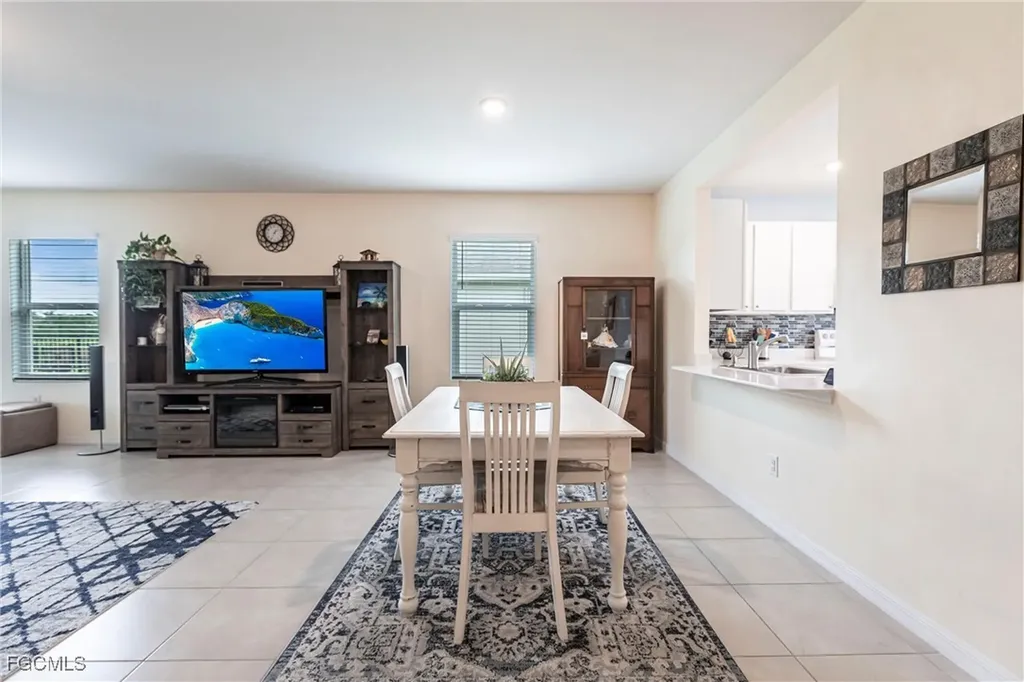 3313 Acapulco Circle Cape Coral FL 33909