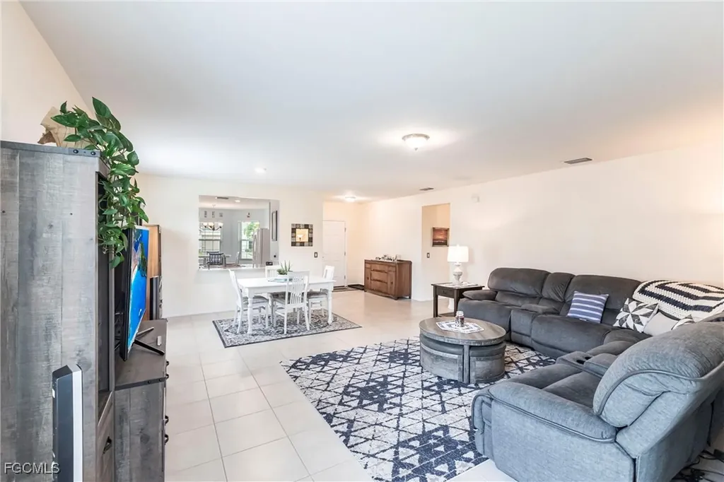 3313 Acapulco Circle Cape Coral FL 33909