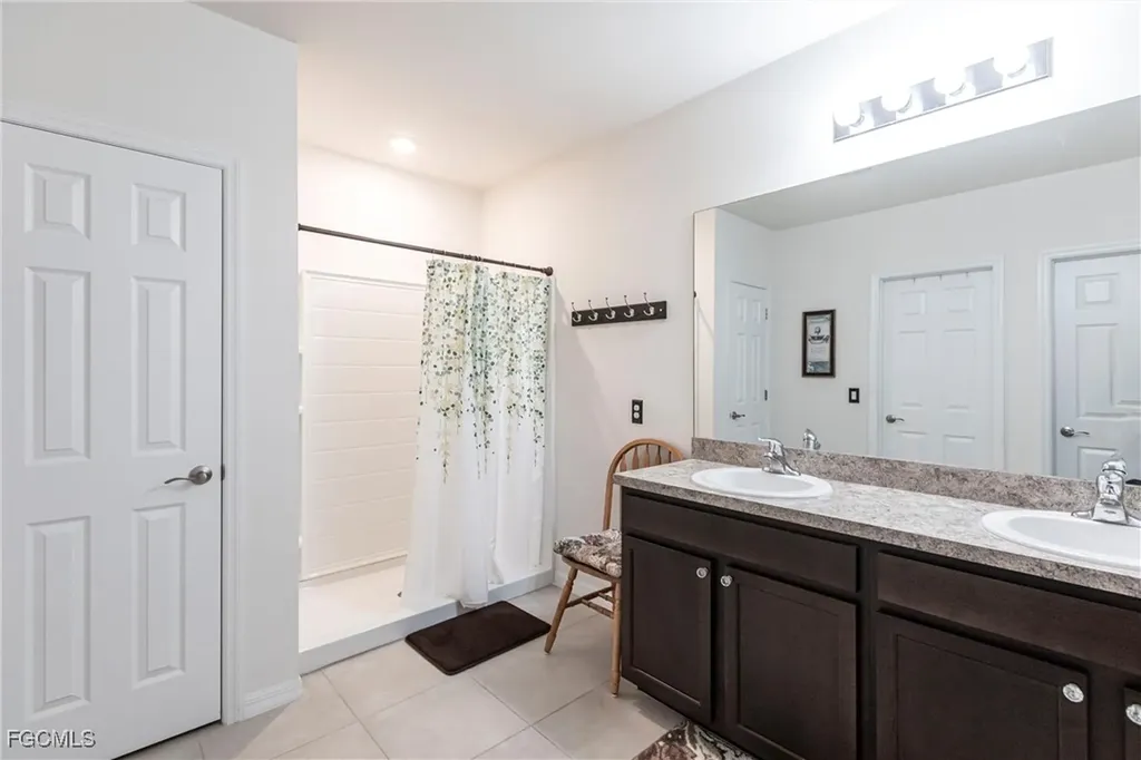 3313 Acapulco Circle Cape Coral FL 33909