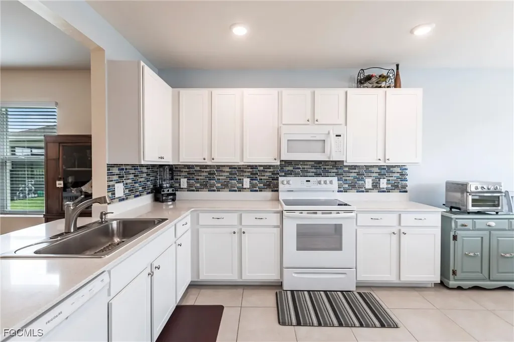 3313 Acapulco Circle Cape Coral FL 33909