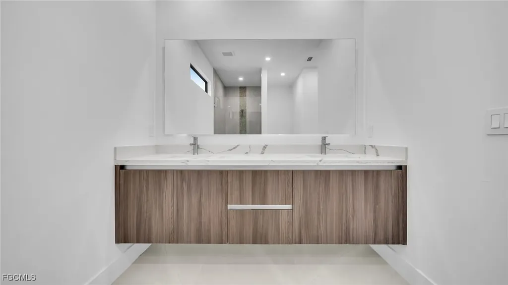 1717 NW 2nd Street Cape Coral FL 33993