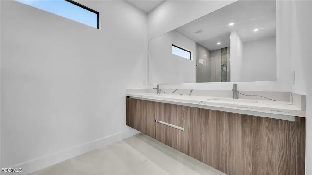 1717 NW 2nd Street Cape Coral FL 33993