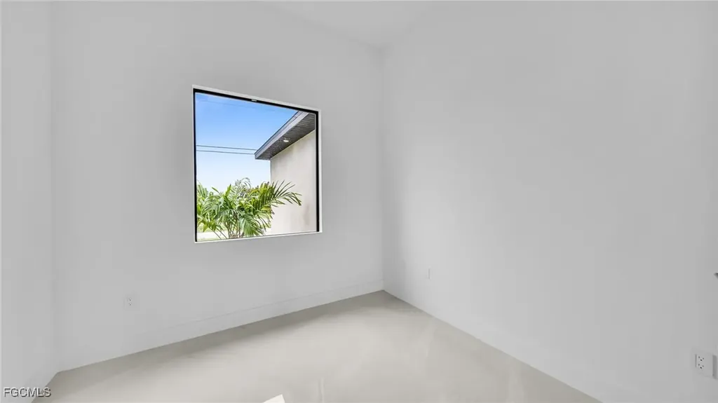 1717 NW 2nd Street Cape Coral FL 33993